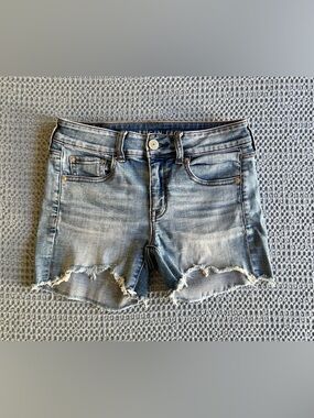 American Eagle Outfitters Light Wash Frayed Hem Denim Shorts